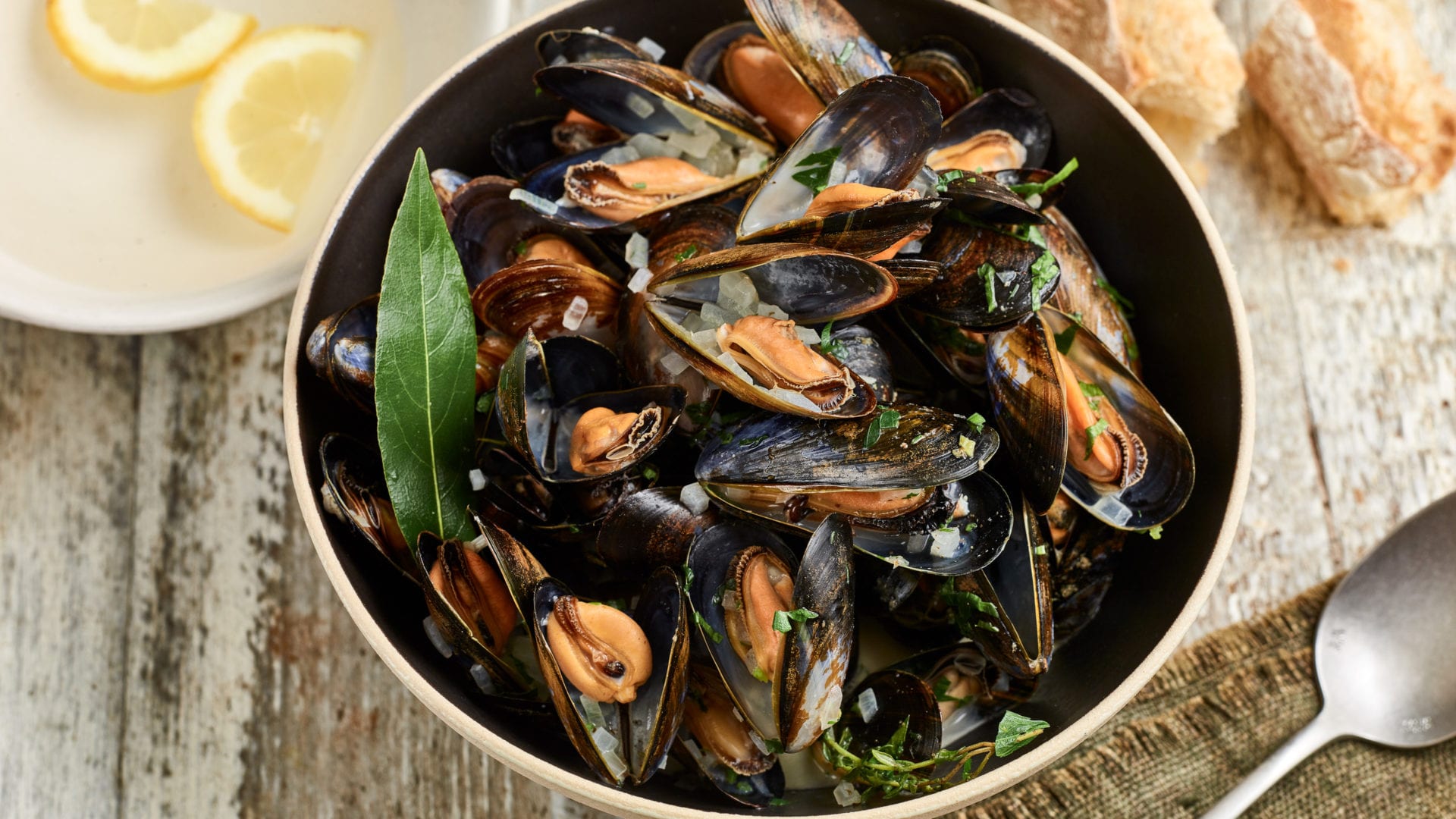 Moules marinière - Step 1