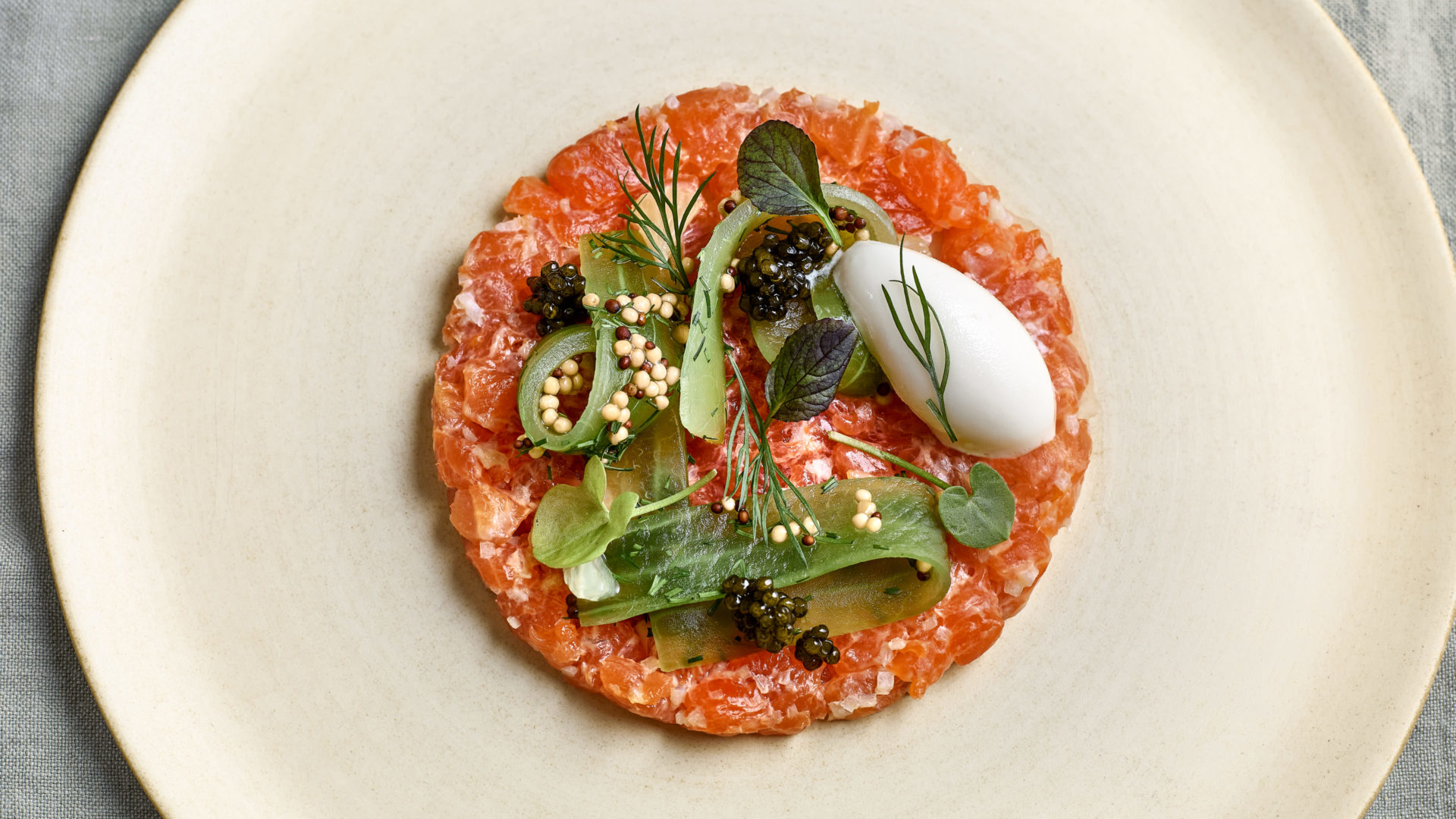 Tartare of marinated salmon